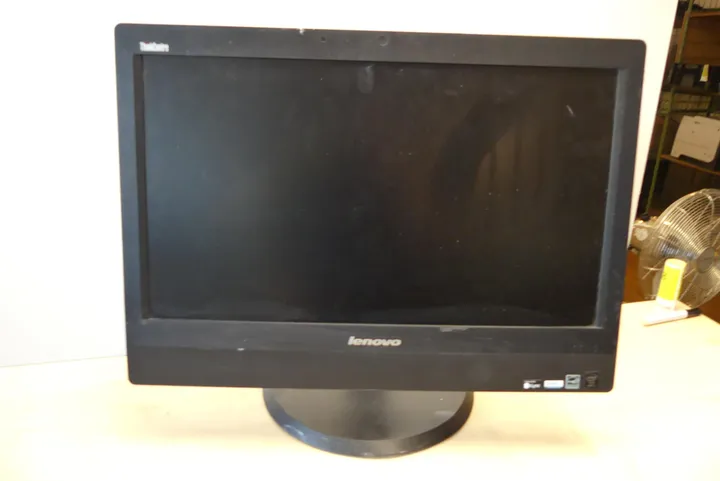Lenovo ThinkCentre Monitor - All-in-One PC - i3